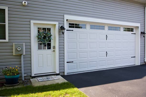 24/7 Emergency Garage Door Panel Replacement experts in Keasbey, NJ